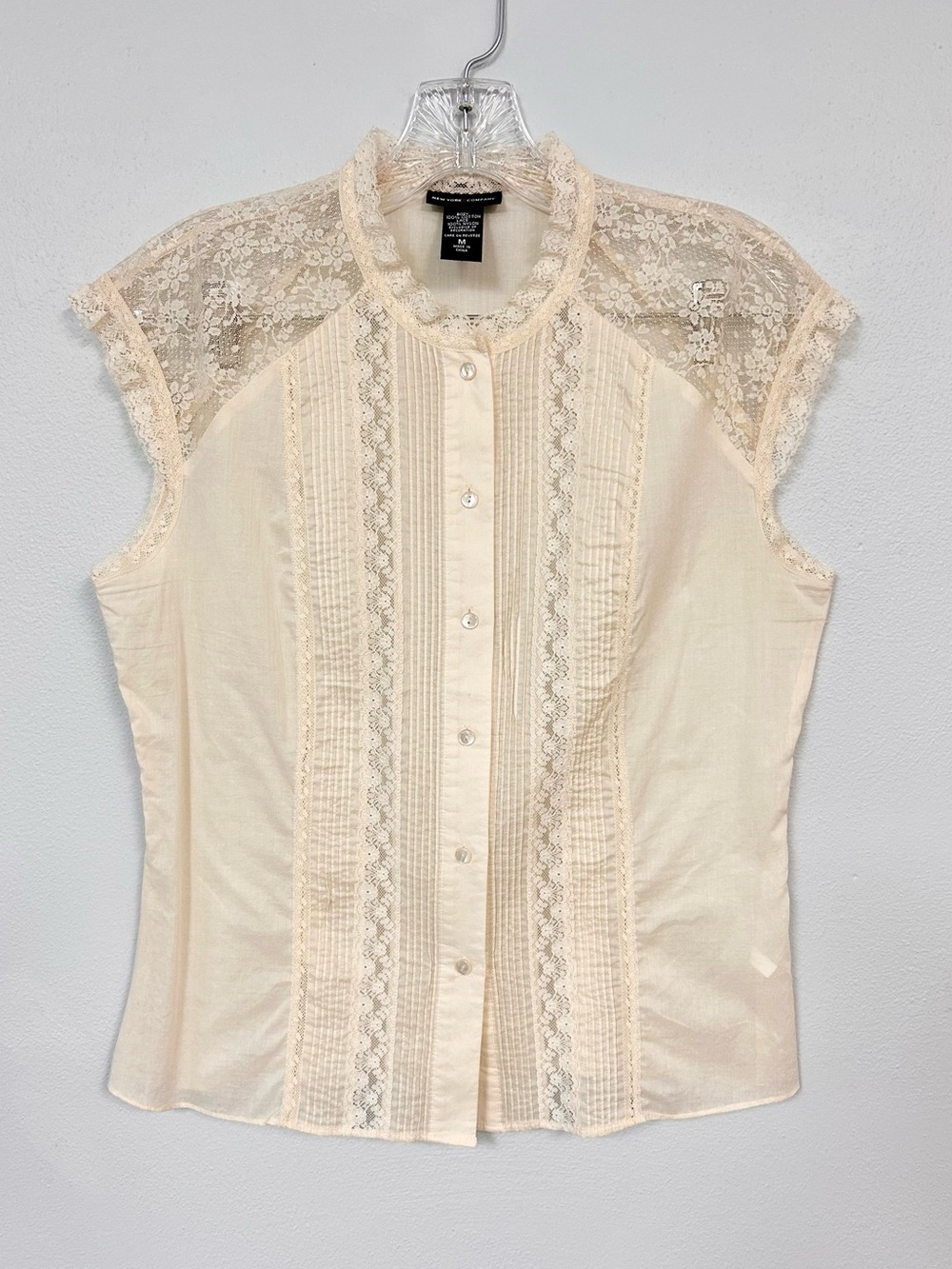 NY & COMPANY 🦙 Cap Sleeve Tailored Pintuck Lace Tixedo Shell - Size M